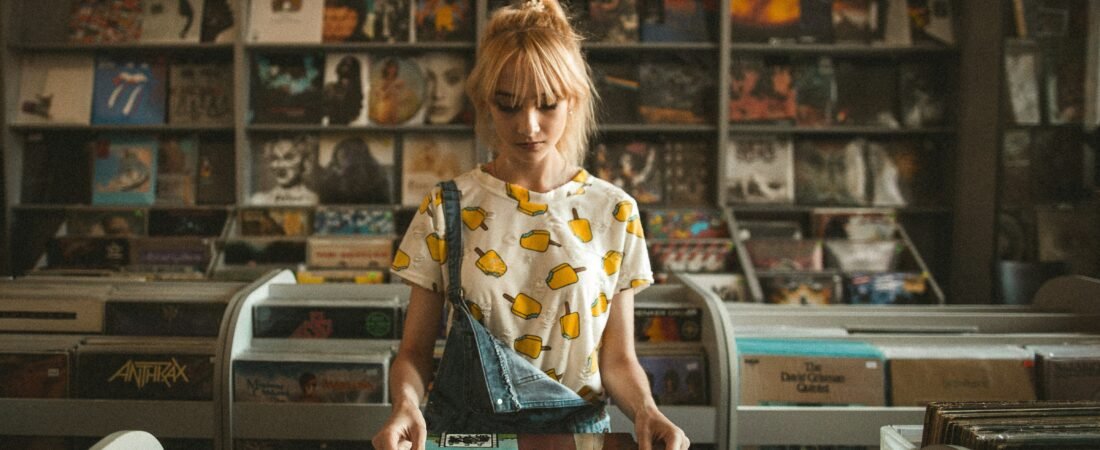 37+ Old-School Music Lyrics Captions for Nostalgic Feeds